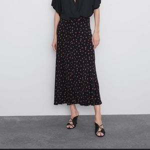 Zara Floral print skirt